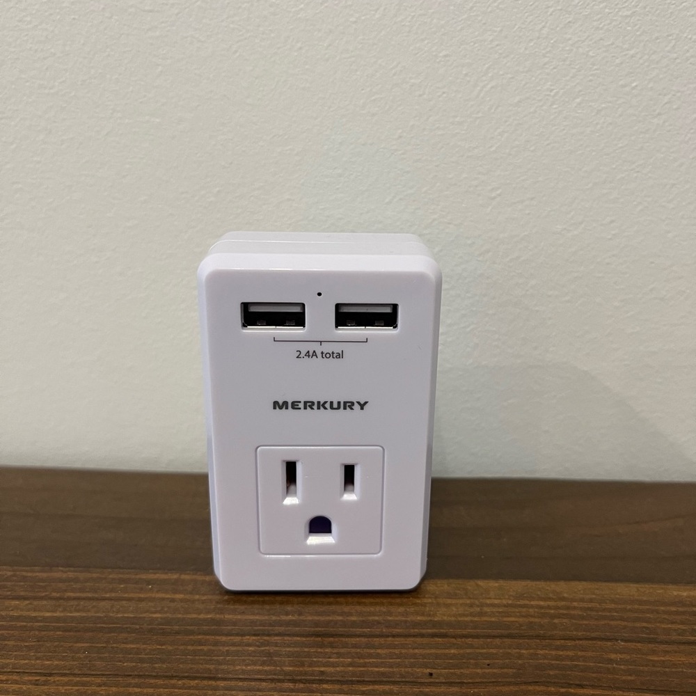 Dual Outlet with USB Port Merkury MIC-WC313-199
